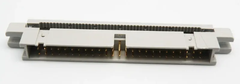 50C. I.D.C. MACHO PARA CABLE PLANO 2.54mm, CON OREJAS
